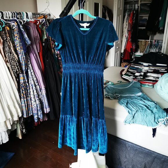 Yumi Velvet Dress - Picture 2 of 9